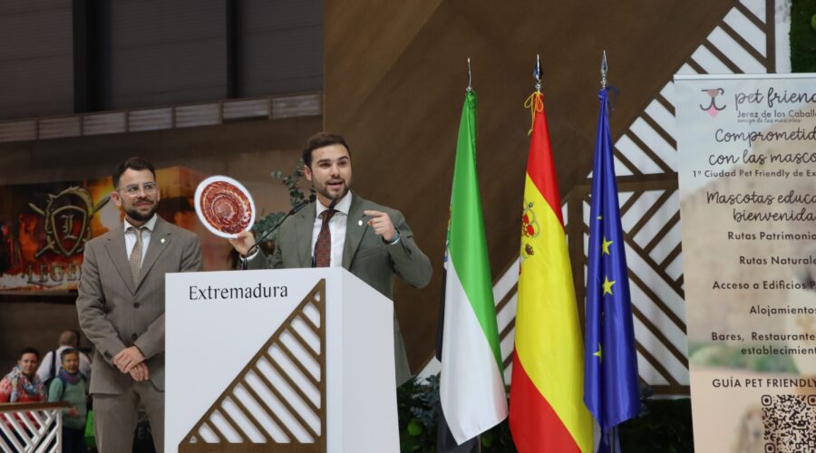 Jerez de los Caballeros invita en FITUR a disfrutar de su rico patrimonio en compañía de las mascotas