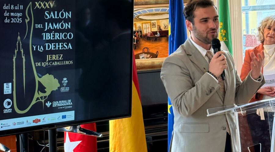 El XXXV Salón del Jamón Ibérico y la Dehesa, del 8 al 11 de mayo 2025 en Jerez de los Caballeros, se ha presentado en el Hogar Extremeño de Madrid.