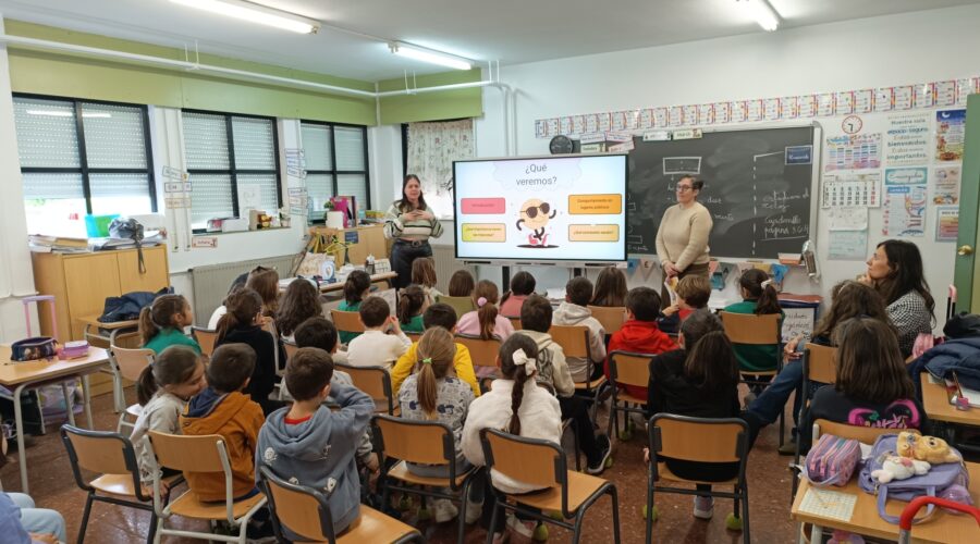 La Oficina de Turismo y Comercio organiza un programa de charlas dirigidas a escolares para la difusión del proyecto ‘Jerez de los Caballeros Pet friendly’, ciudad amiga de las mascotas.